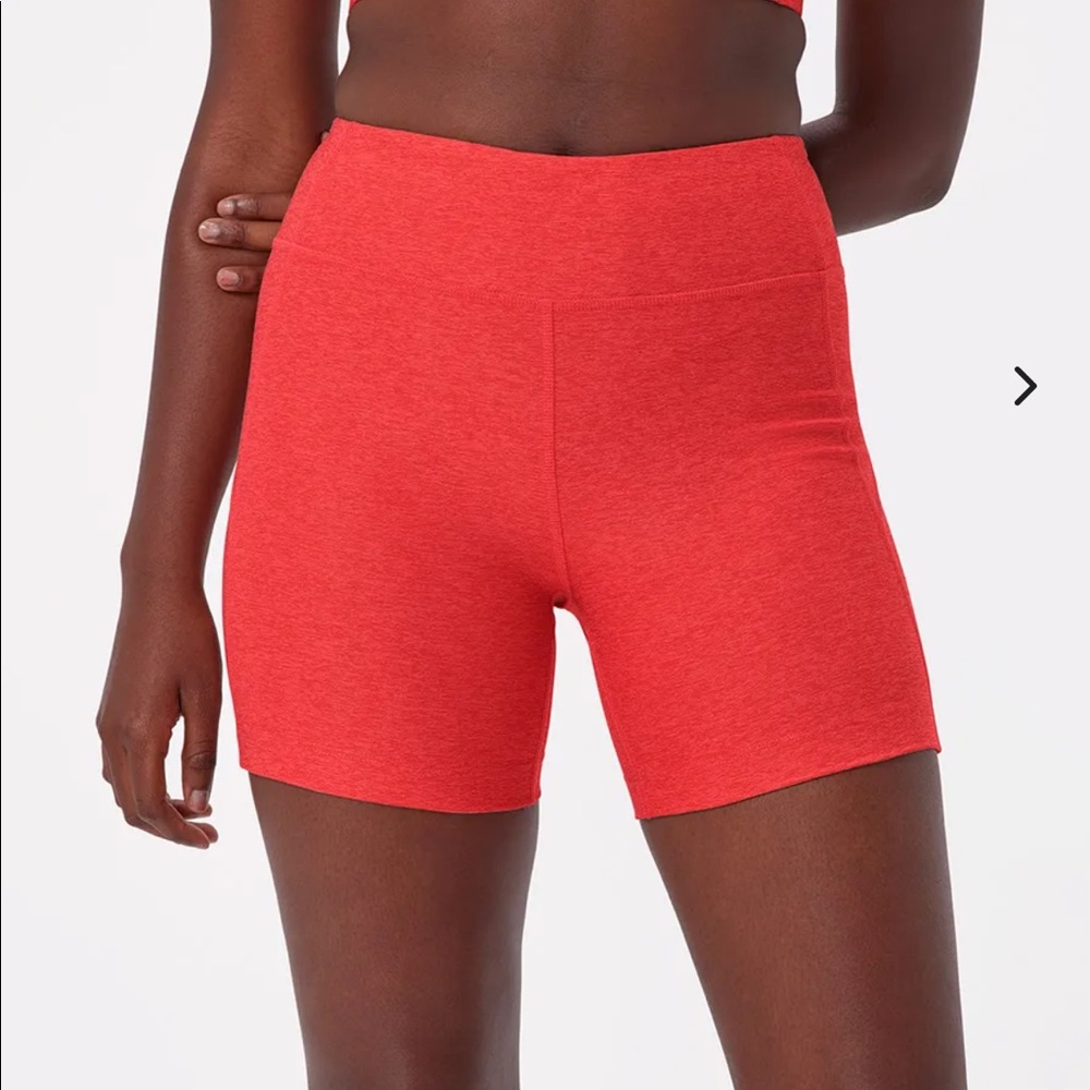 Outdoor voices warm up short